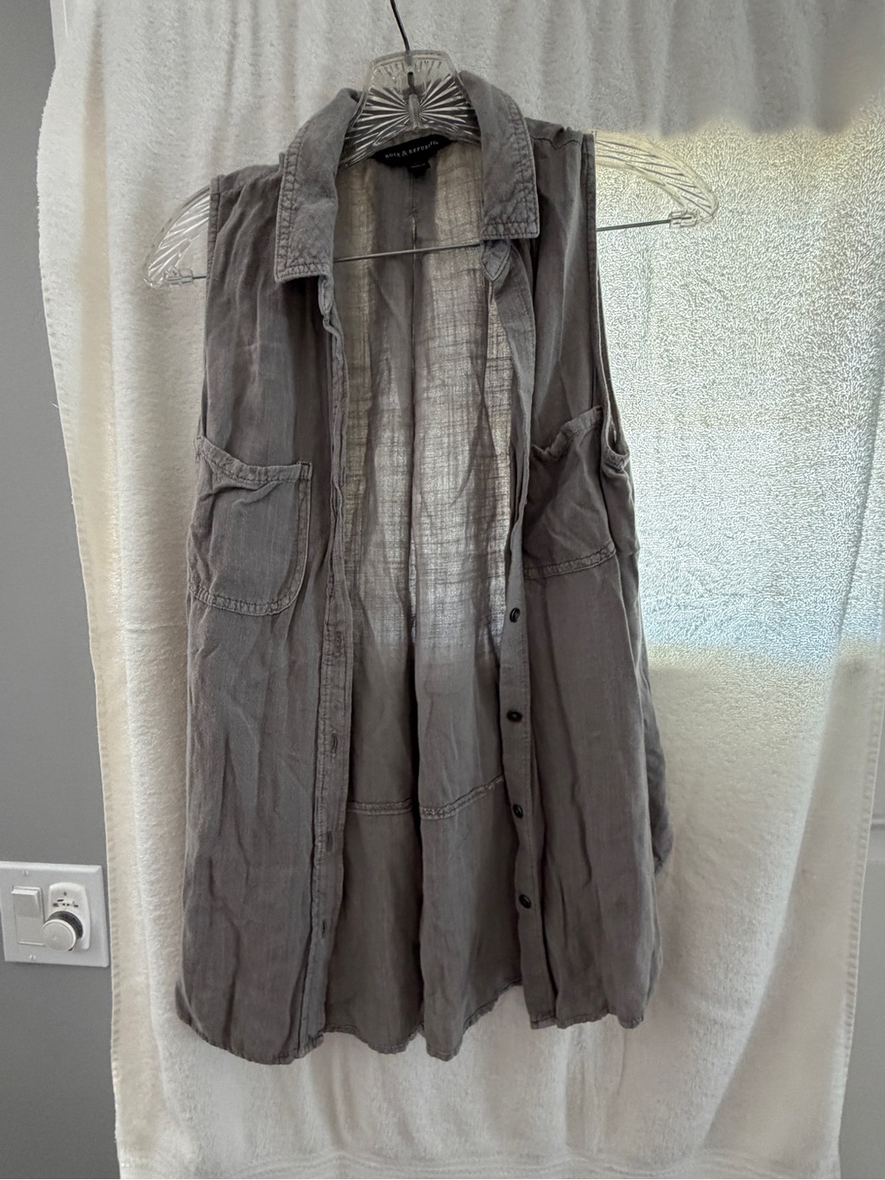 Rock & Republic Sleeveless Button-Front ladies  Shirt - Gray